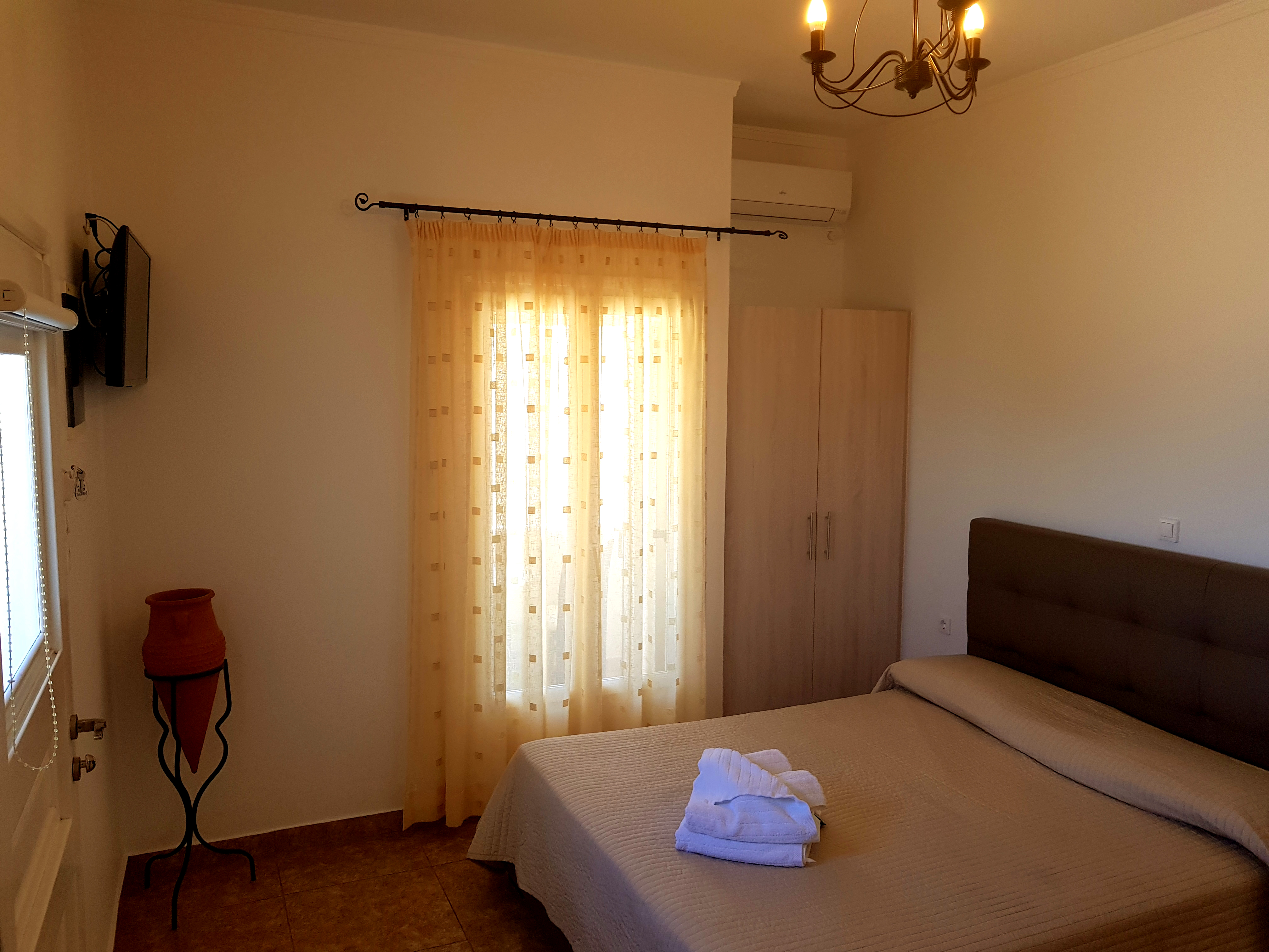 Double Room with Side Sea View 4