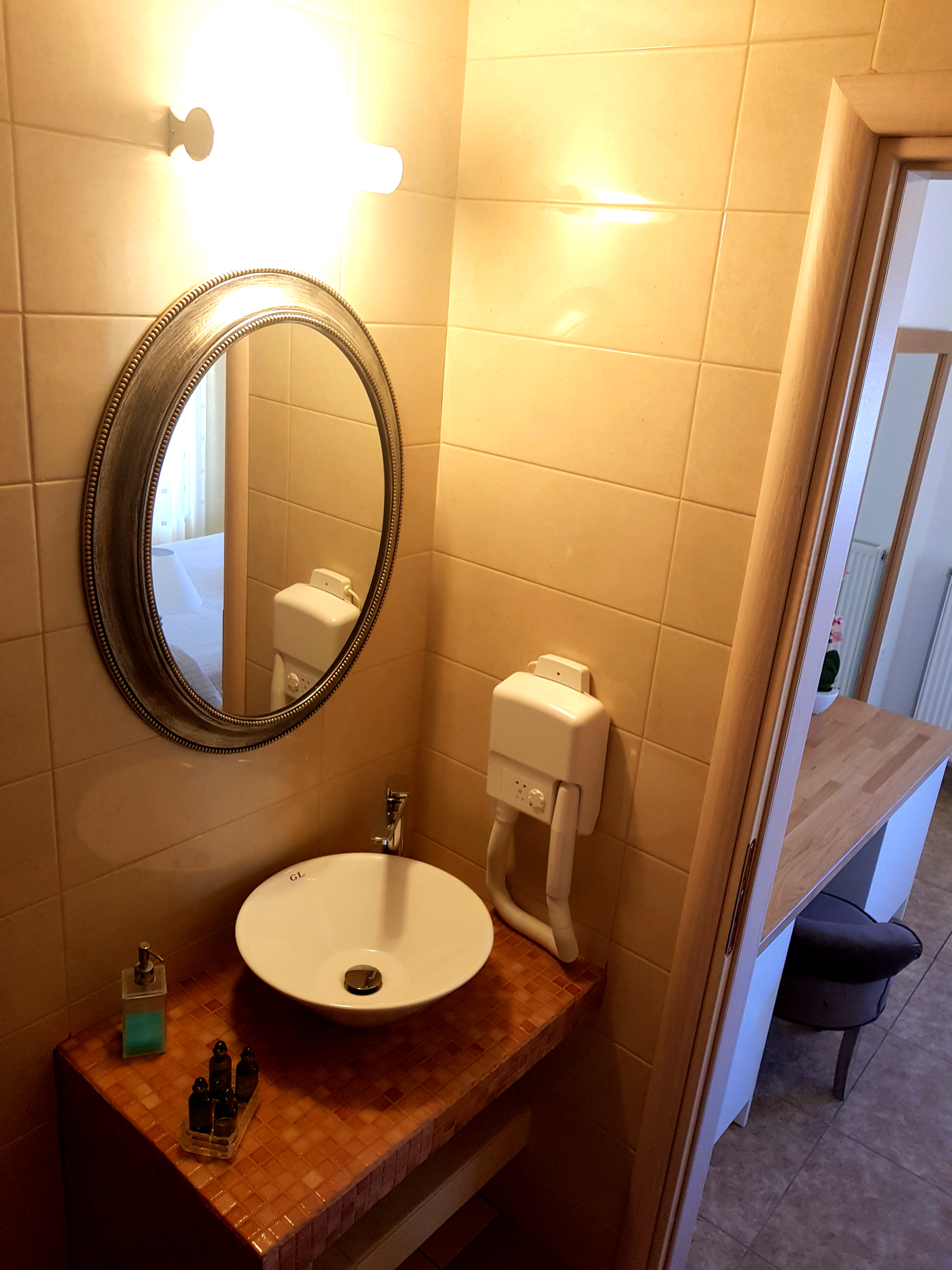 Double Room with Side Sea View 4