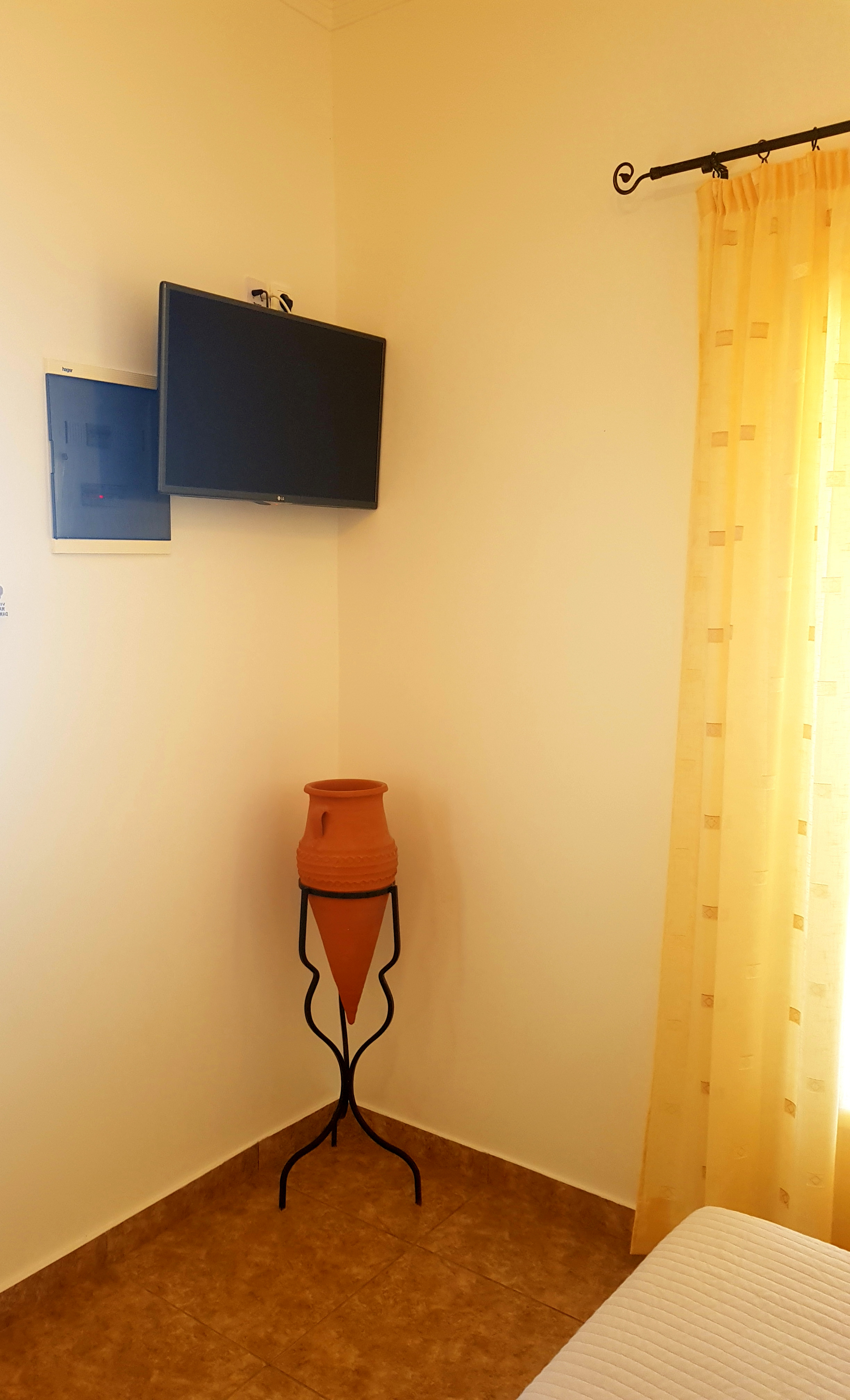 Double Room with Side Sea View 4